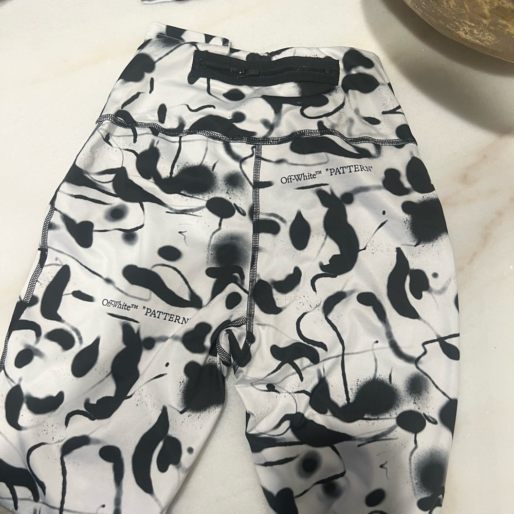 Off White Athletic Set Worn Once - image 5